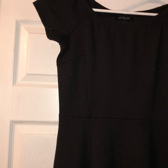 Simple black dress, peplum style - Picture 2 of 3